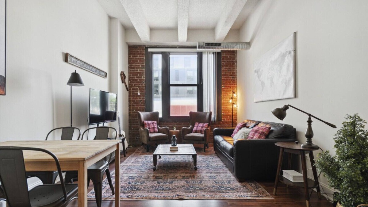 Newbold Apartment | Stylish 2-BR , Gym, Wifi, Workspace, Target | Speakeasy Apt