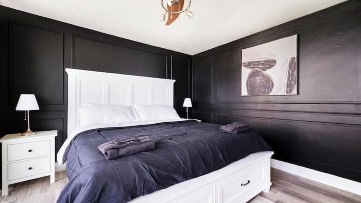 Windsor Condo | Stylish 2 BRM Executive Suite on the Water with exquisite views