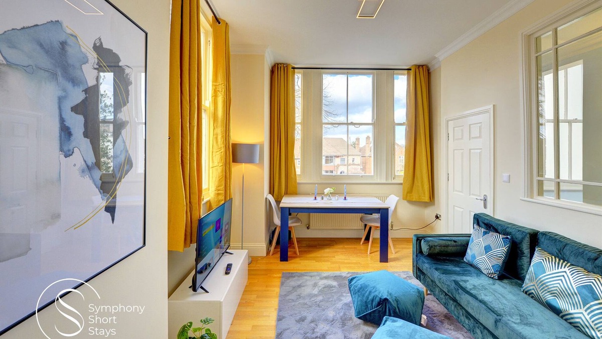 Leamington Spa Apartment | Stylish 2 Bedroom Apartment with Netflix