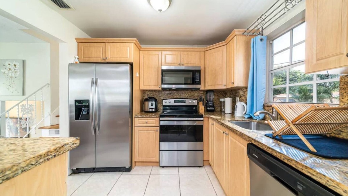 Pembroke Pines House | Stylish 2-Story Home & Pool