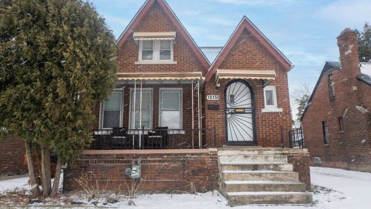 Detroit House | Stylish 2-Story Home with Workspace