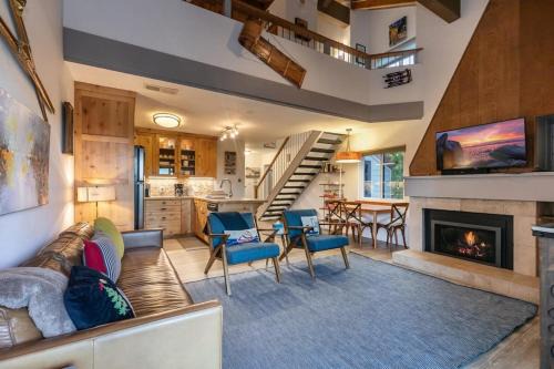 Carnelian Woods House | Stylish 2BD in Carnelian Bay