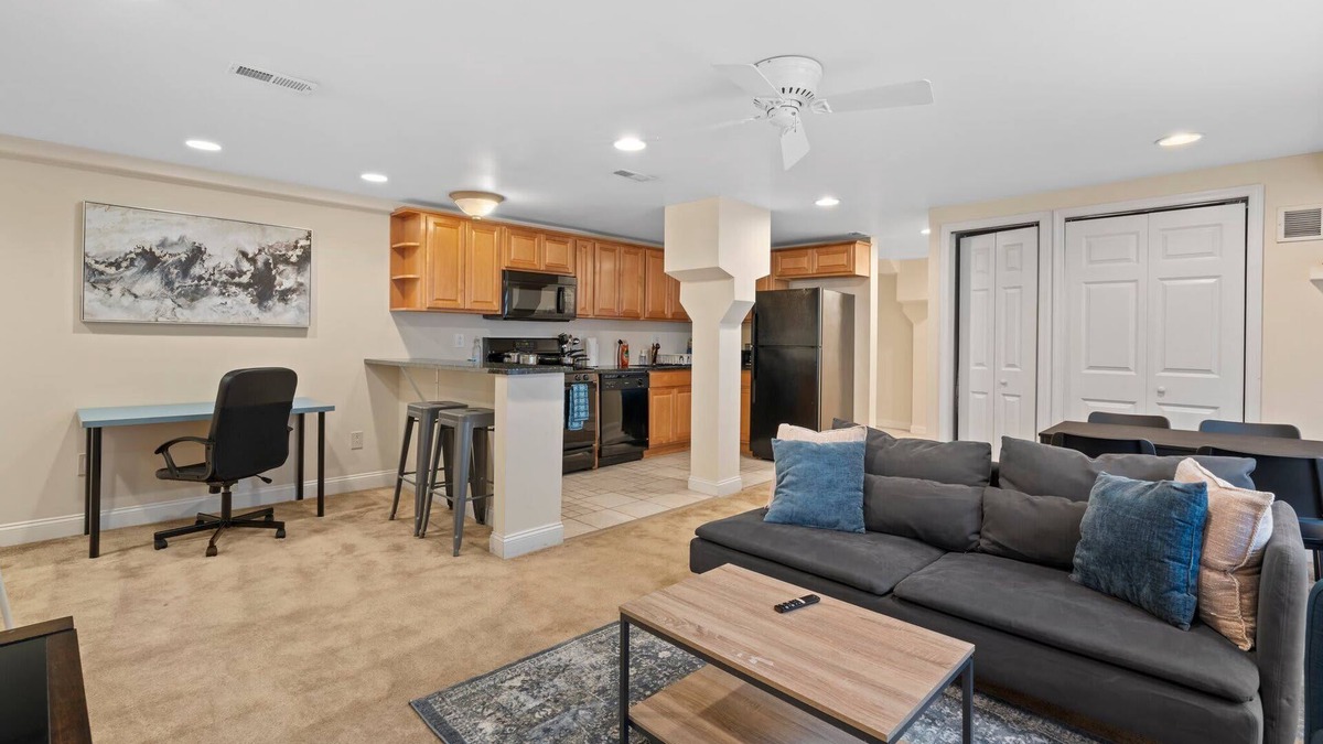 Old City Apartment | Stylish 2BR | 4 Beds | Old City Retreat Spot