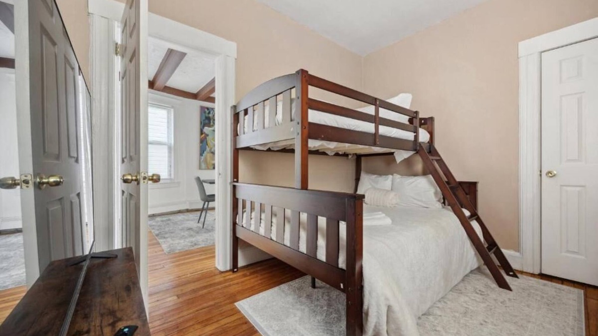 Jersey City Apartment | Stylish 2BR Apartment Near NYC