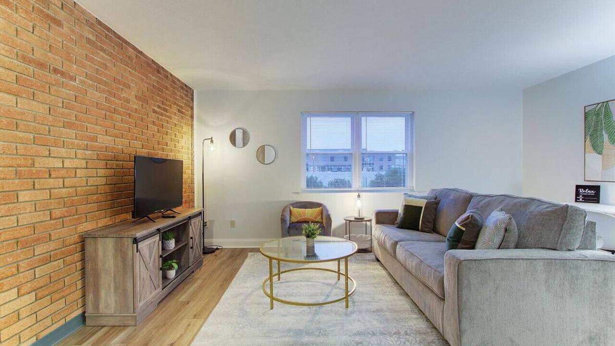 North Canton Apartment | Stylish 2BR Apt w/Parking, Near Airport