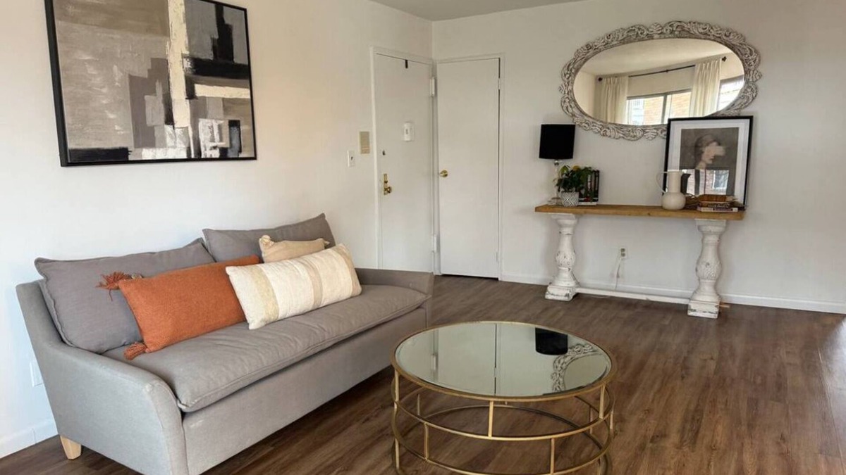 Central Islip Condo | Stylish 2BR Condo Near Beaches, Hamptons & Vineyards – Summer Ready!