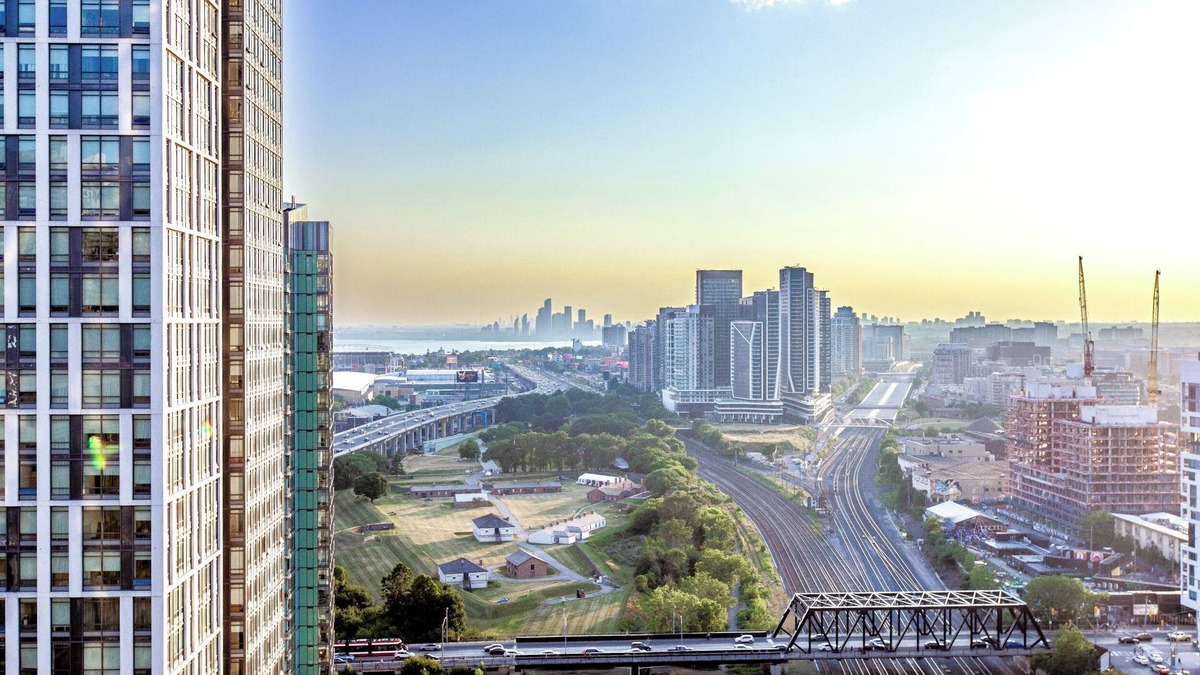 CityPlace Apartment | Stylish 2br Condo with Stunning Sunset Views