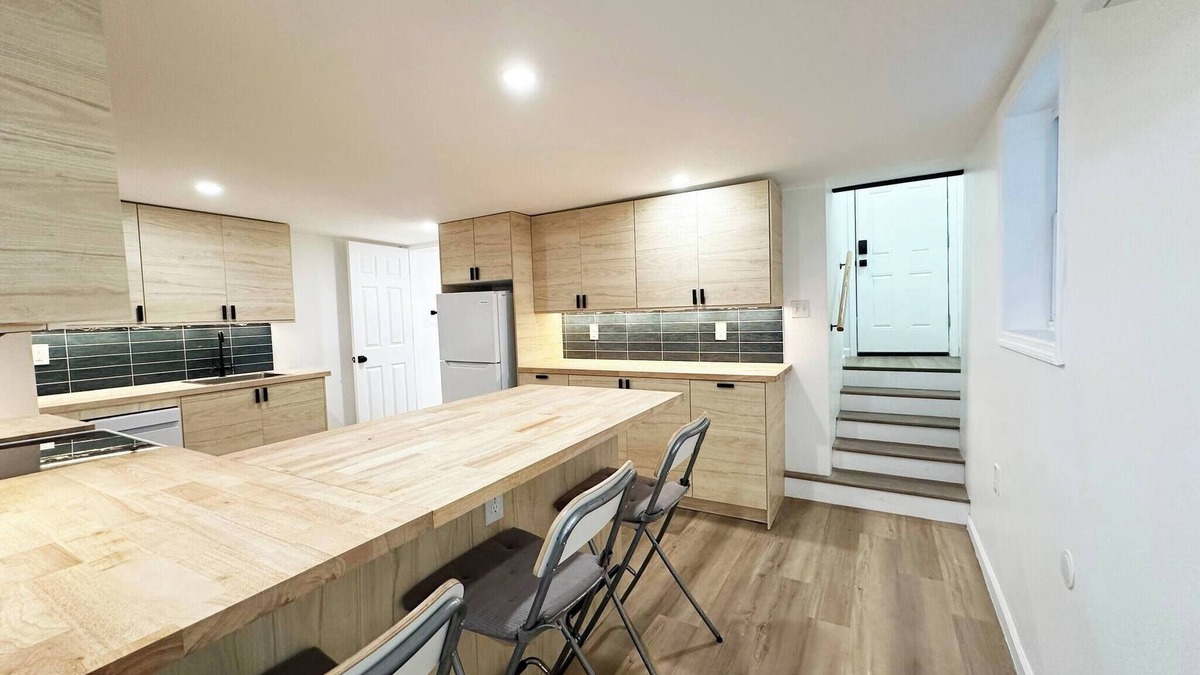 Ironbound District House | Stylish 2BR - EWR, Stadium & NYC