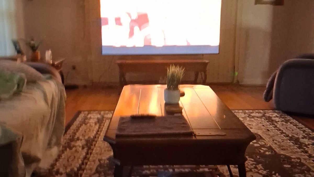 Silver Lake House | Stylish 2BR Florida Home w/85" LG OLED & 75" TVs + 3 Total Screens!