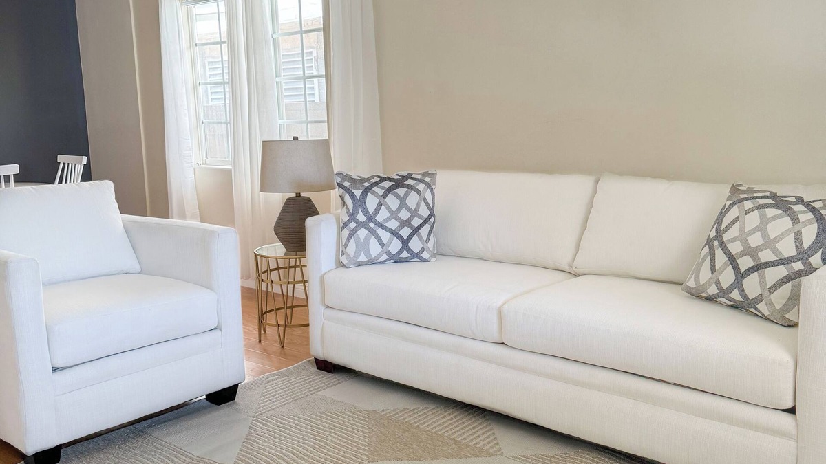 Verdugo Viejo House | Stylish 2BR Home in LA close to, Universal Studios, Dodgers; AND Private Parking