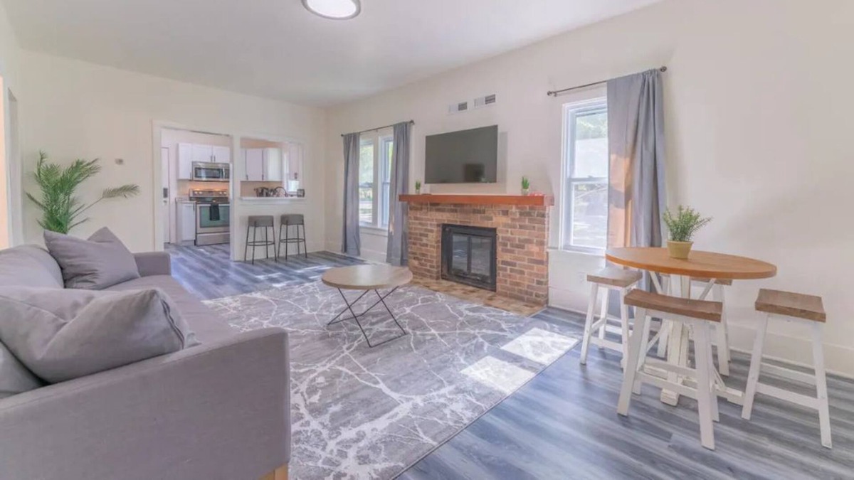 Champlin House | Stylish 2BR Home next to the Mississippi River