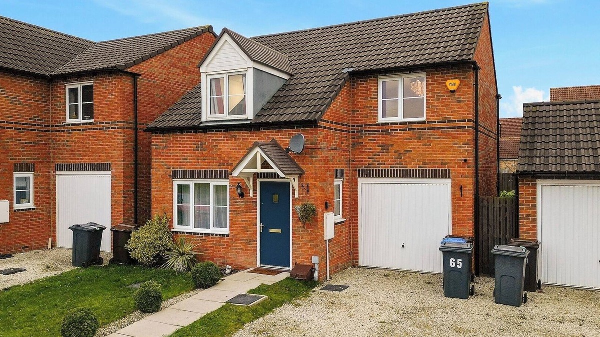 Grenoside House | Stylish 2BR Home w/Garden and Parking in Sheffield