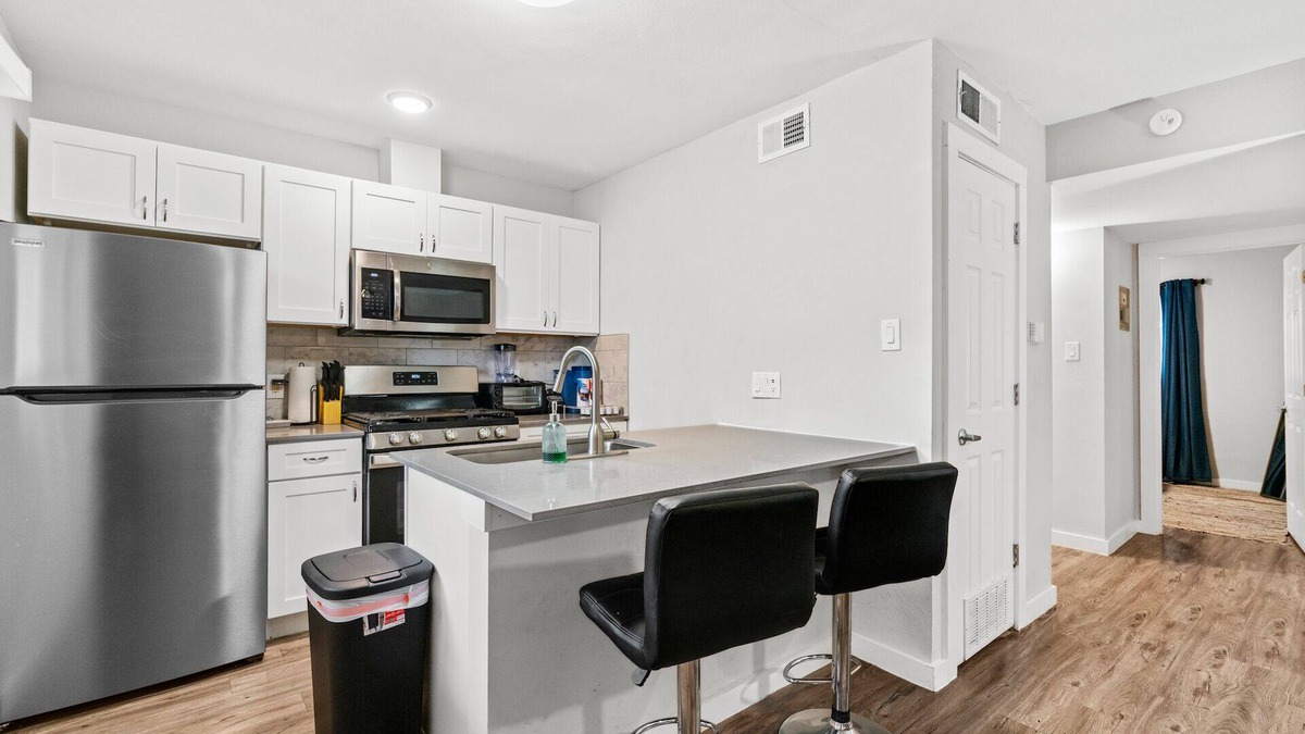 Highland Apartment | Stylish 2BR in Highland Austin TX 3697