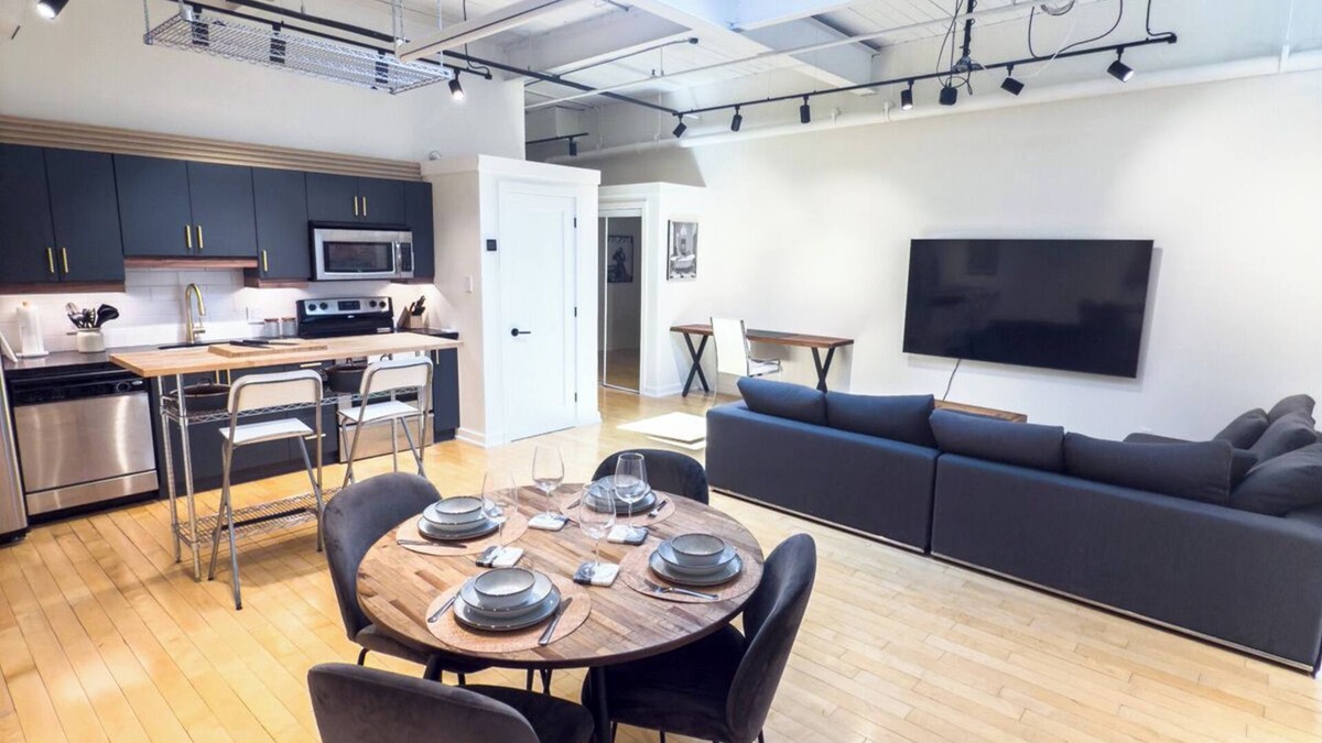 Riverdale Apartment | Stylish 2BR Industrial Loft in Trendy Leslieville – Walk to Shops & Dining