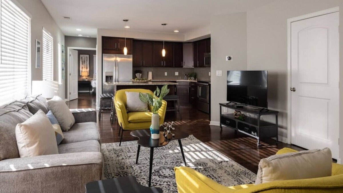 Mount Auburn Apartment | Stylish 2BR near it all