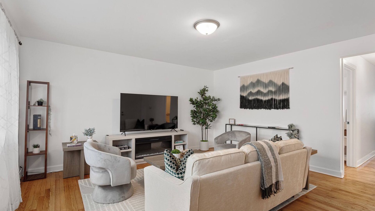Des Plaines Apartment | Stylish 2BR Near O'Hare, Modern & Easy Access