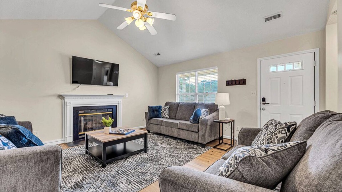 Winston - Salem House | Stylish 2BR Near Hospital King Bed Fast WiFi