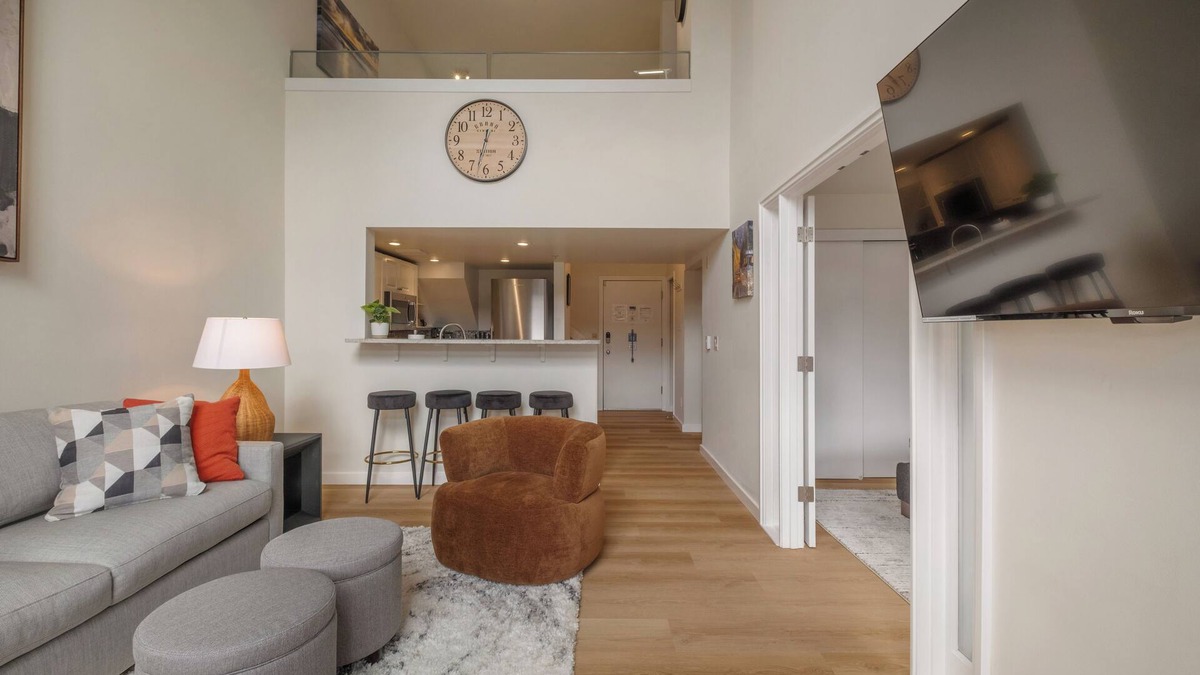 Belltown Condo | Stylish 2BR Penthouse with Parking & Pool!