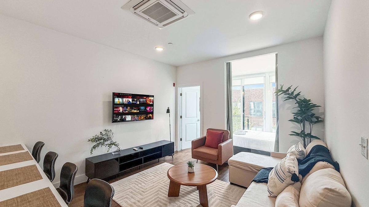 Olde Kensington Apartment | Stylish 2BR| Sleeps 6 | Trendy NoLibs Vibes