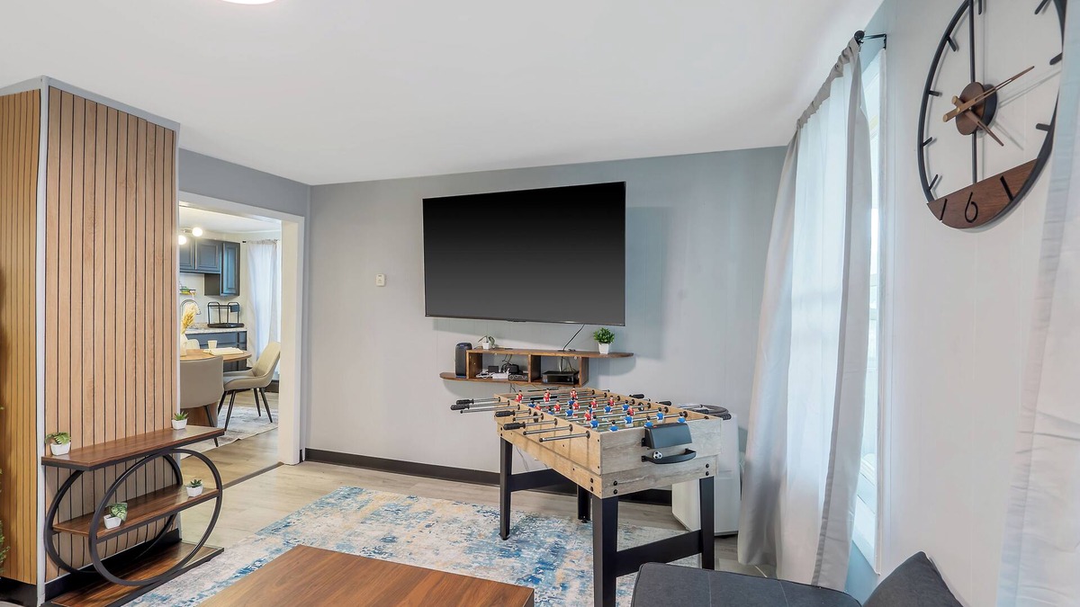 Lakefront Apartment | Stylish 2BR Syracuse Stay, Near Zoo, Museums and Downtown