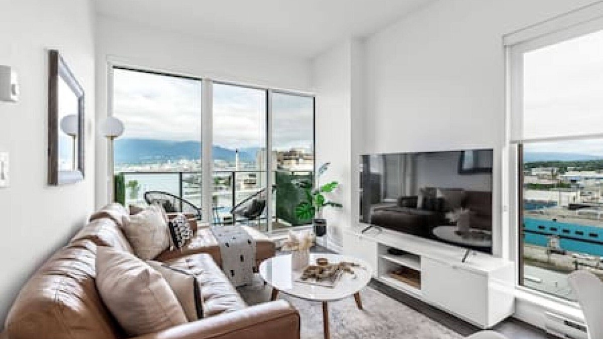 Downtown Eastside Apartment | Stylish 2BR with Panoramic City & Mountain Views!