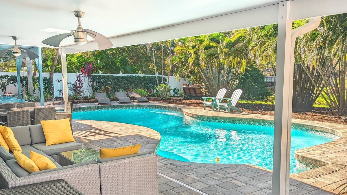 Palma Sola House | Stylish 3/2.5 Lakefront Pool Home ☀️ NW Bradenton ☀️ Quiet Cul-de-sac