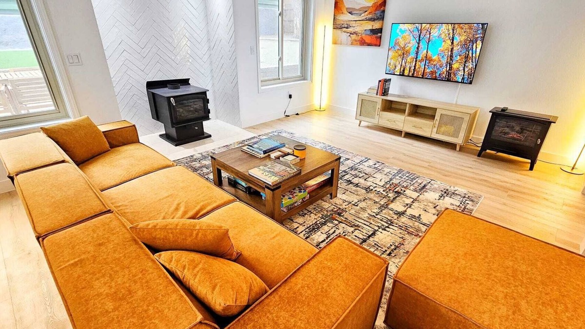 Swiss Manor House | Stylish 3BD Retreat - Mins to Downtown Flagstaff