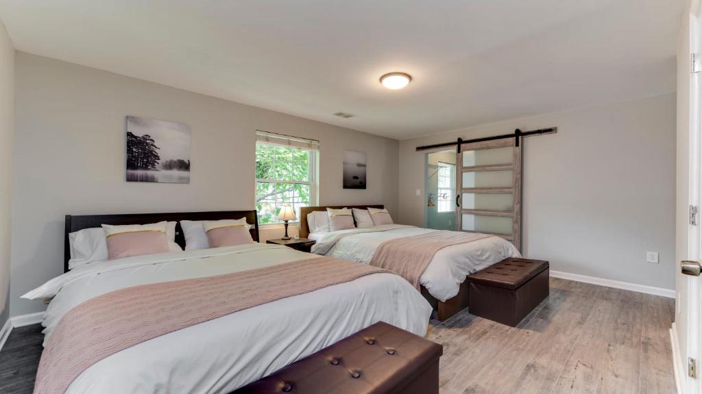 Potomac West House | Stylish 3BR 3BA Colonial House by CozySuites