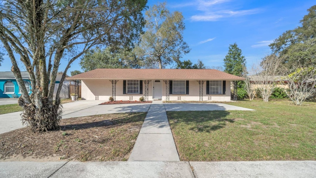 Seffner Community Alliance House | Stylish 3BR Home in Brandon—Pet Friendly, Near Disney & Beaches + Private Yard