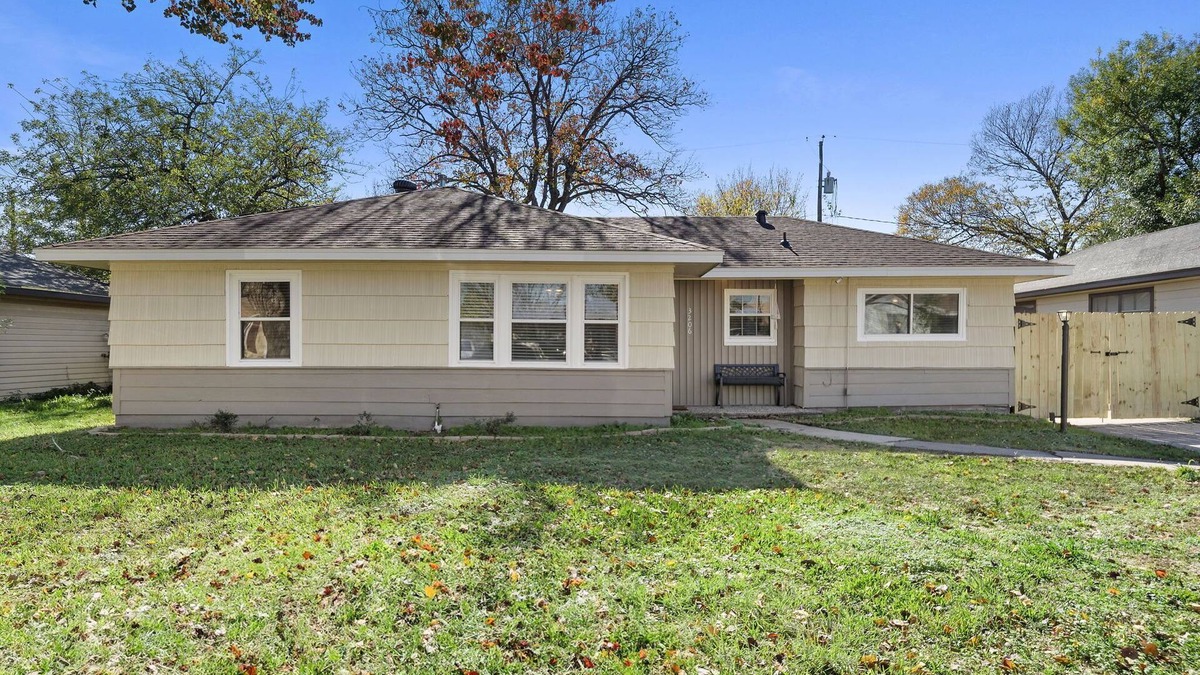 Pasadena House | Stylish 3BR with BBQ Patio and Smart TV Lounge