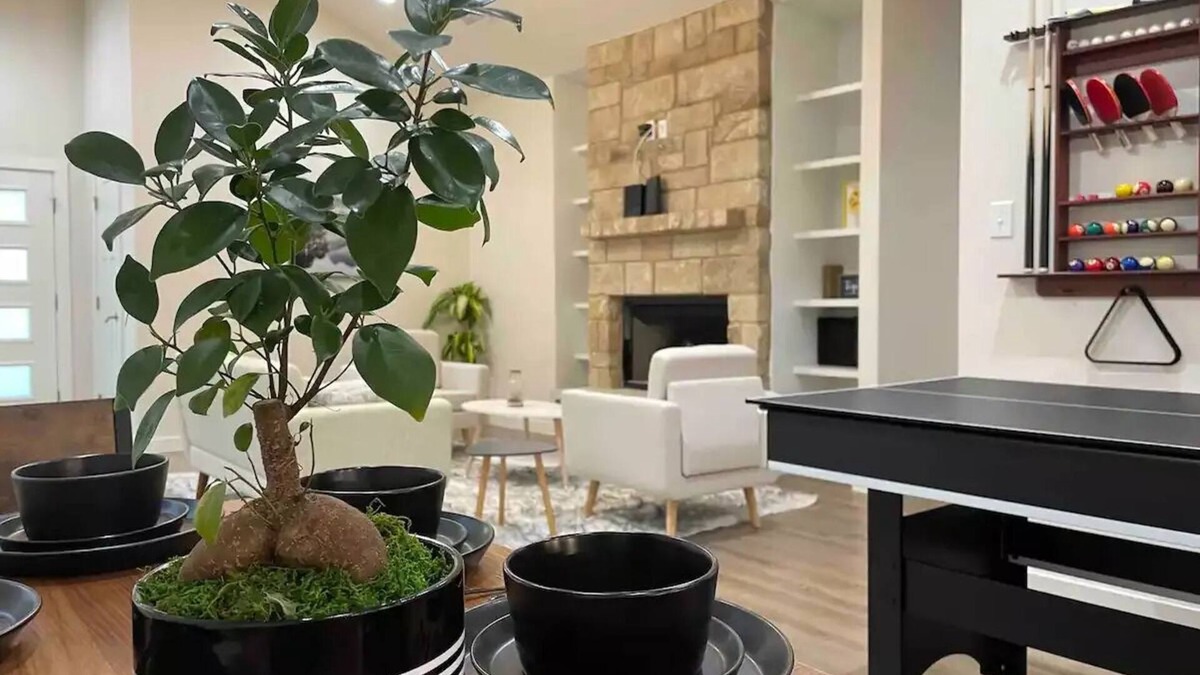 Bastrop House | Stylish 4/2 with cozy fires place
