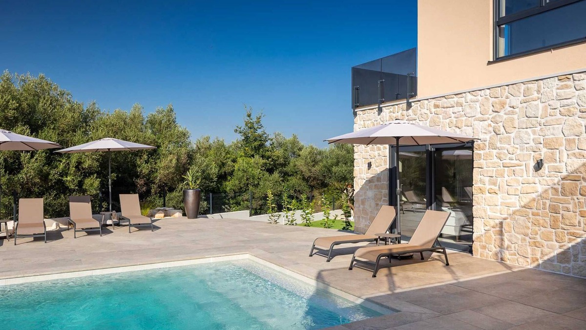 Tar-Vabriga Villa | Stylish 4 BD villa with pool