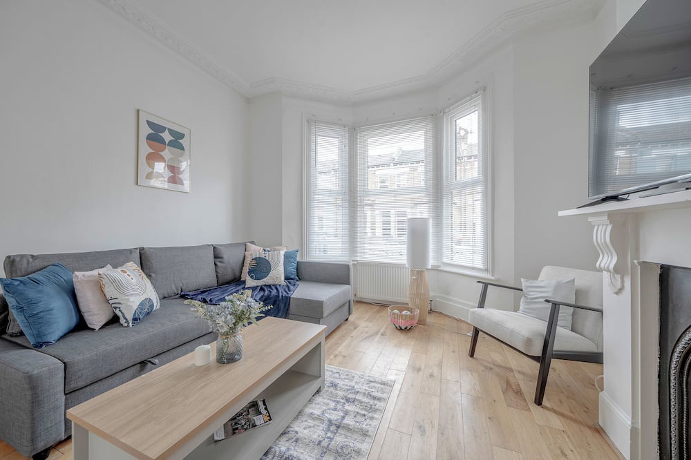 Ferndale House | Stylish 4-Bed Brixton Home