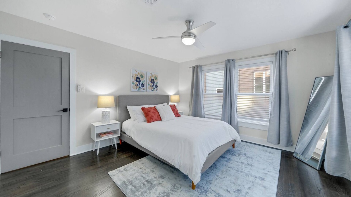 Southgate House | Stylish 4 bed home in Rice Village/Tx Med Center