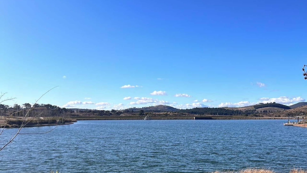 Coombs House | Stylish 4 bedroom 3 bathroom lakeside townhouse