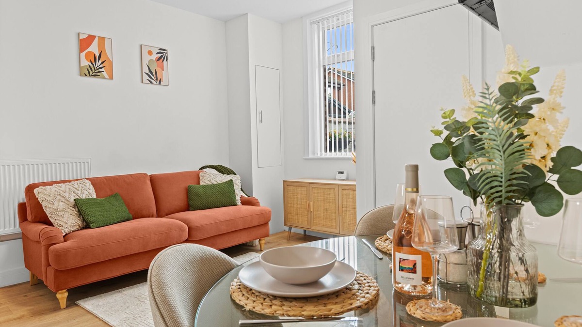 Chorley House | Stylish 4 Bedroom Home In Chorley