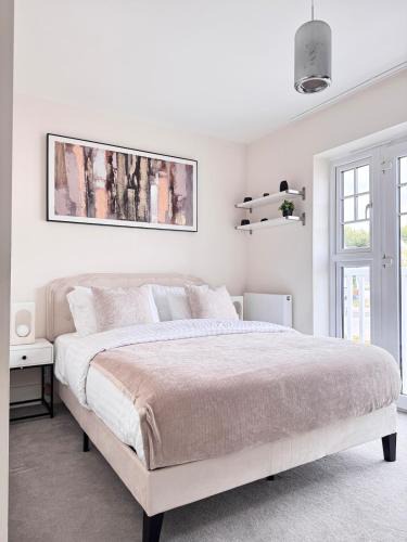 Reading Apartment | Stylish 4BR Apt Serene and Central
