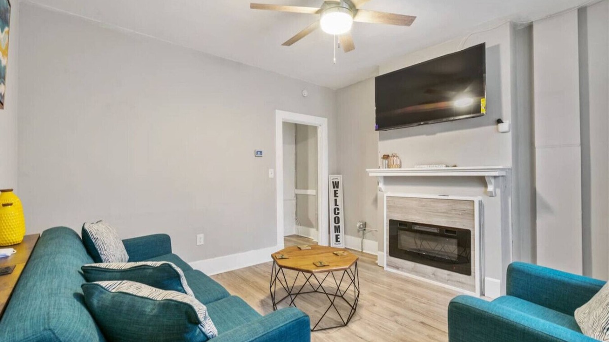 Bloomfield House | Stylish 4BR Downtown Pitt-Walk Everywhere+King bed