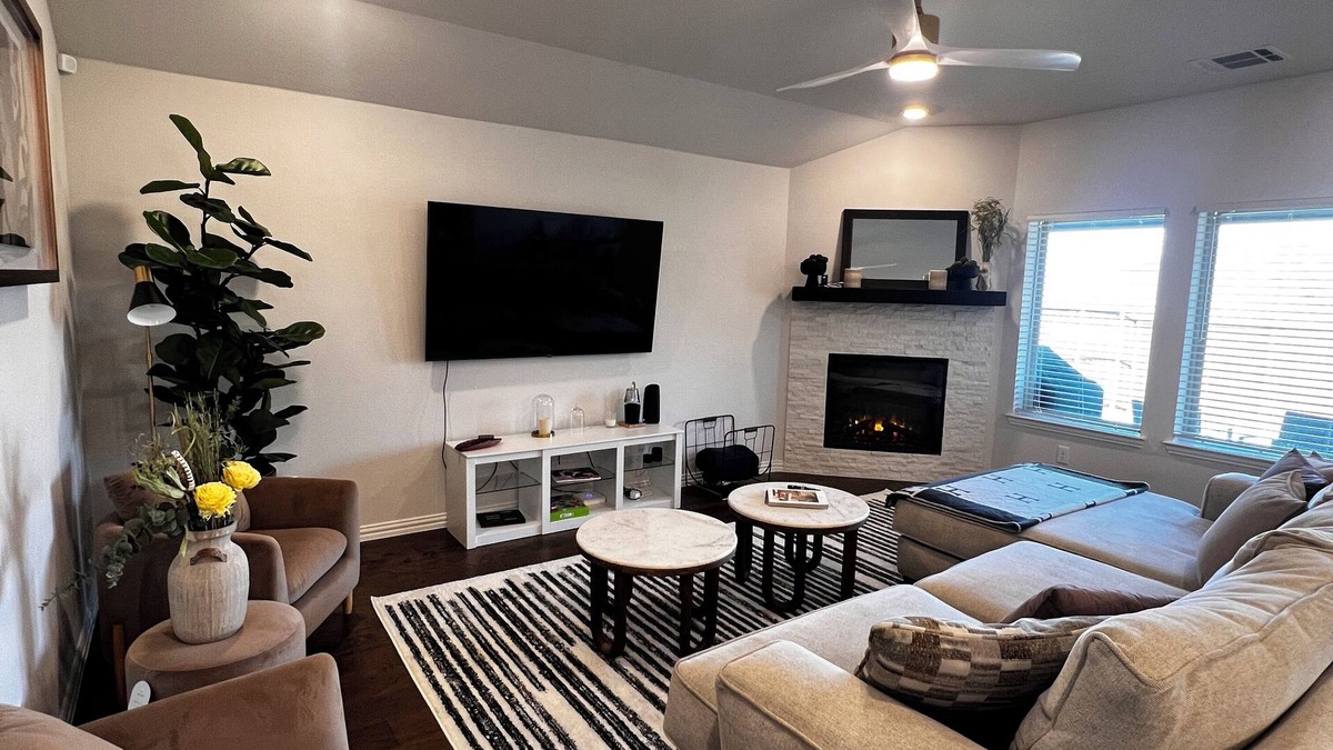 Princeton House | Stylish 4BR Home in Princeton. Large Yard,Pool,Workspace. Near Frisco & McKinney