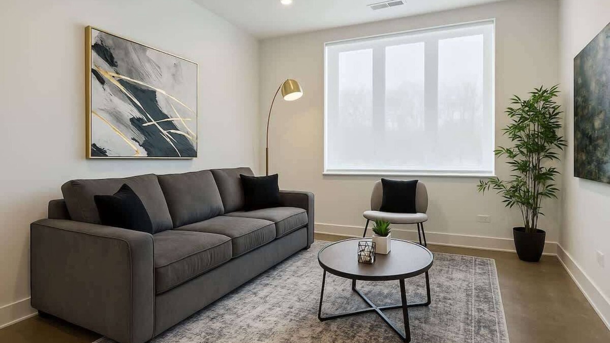 Near South Side Apartment | Stylish 4BR South Loop Home State 23-202