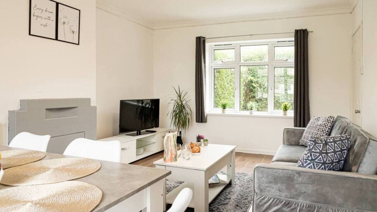Banbury House | Stylish 5-Bed Home | Modern & Cozy Feel