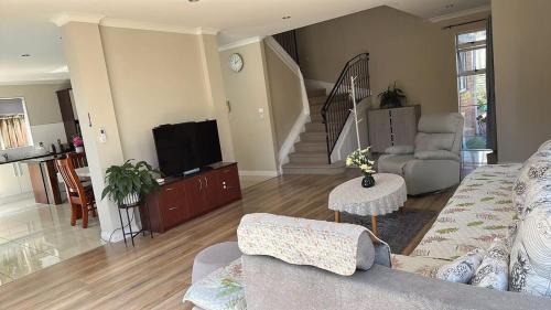 Flat Bush Villa | Stylish 5 Bedroom Property