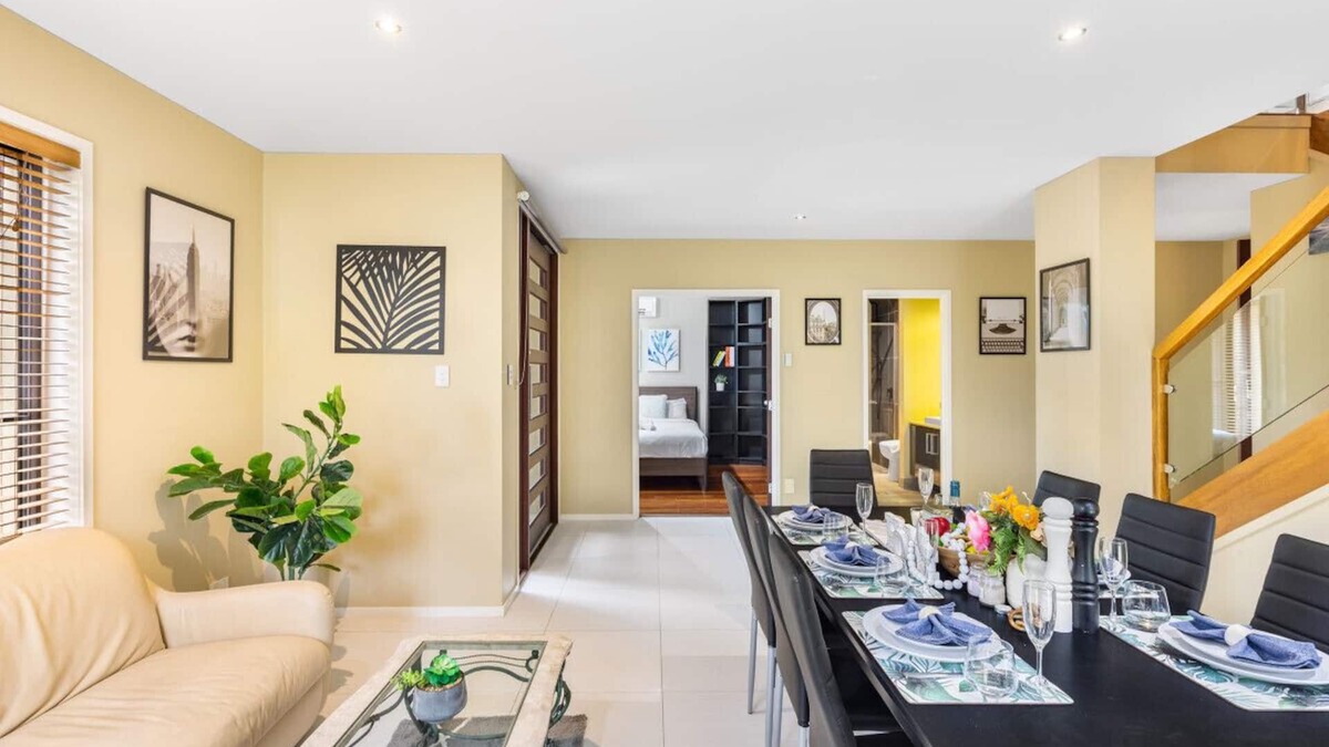 Stretton House | Stylish 6BR Family-friendly House @ Stretton