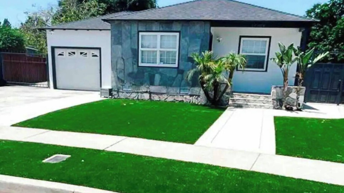 Tarzana House | Stylish and Charming House with Private Backyard, Deck & Patio
