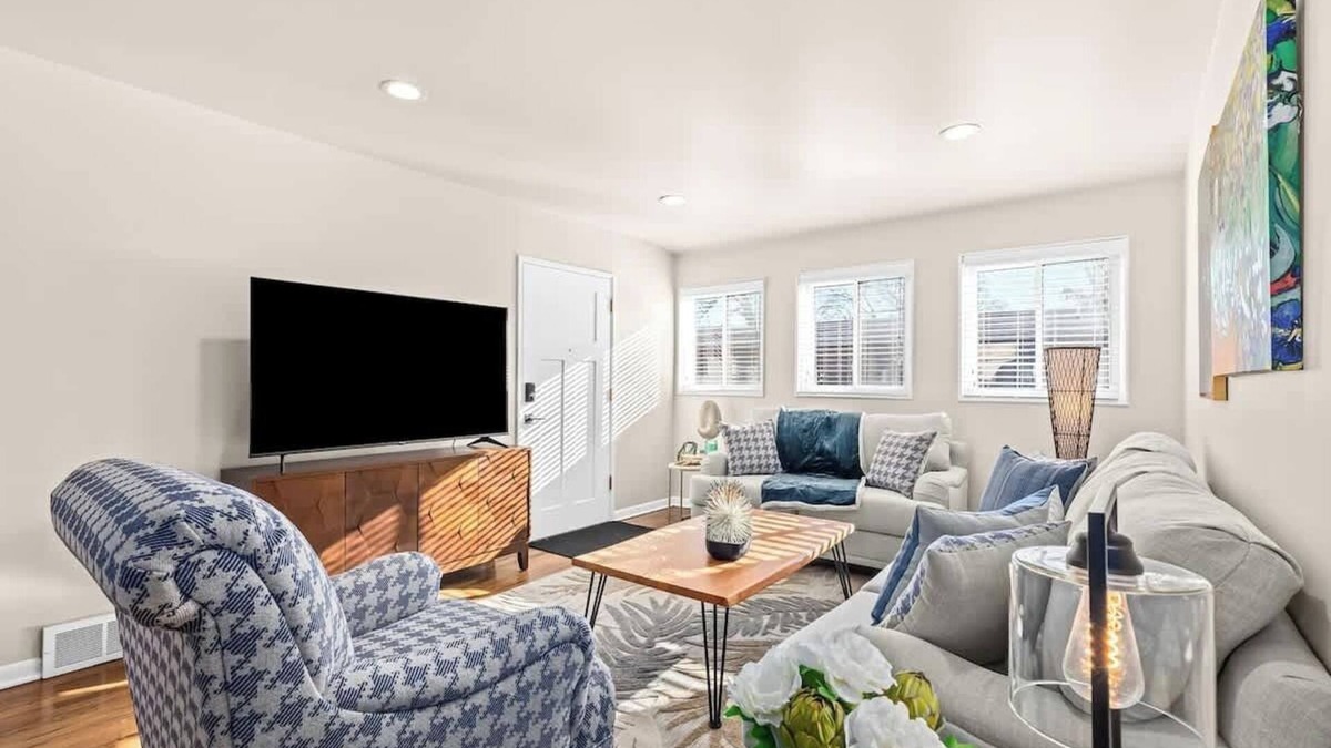 Royal Oak Apartment | Stylish and Charming Apt | Beaumont 8ms | 2BD