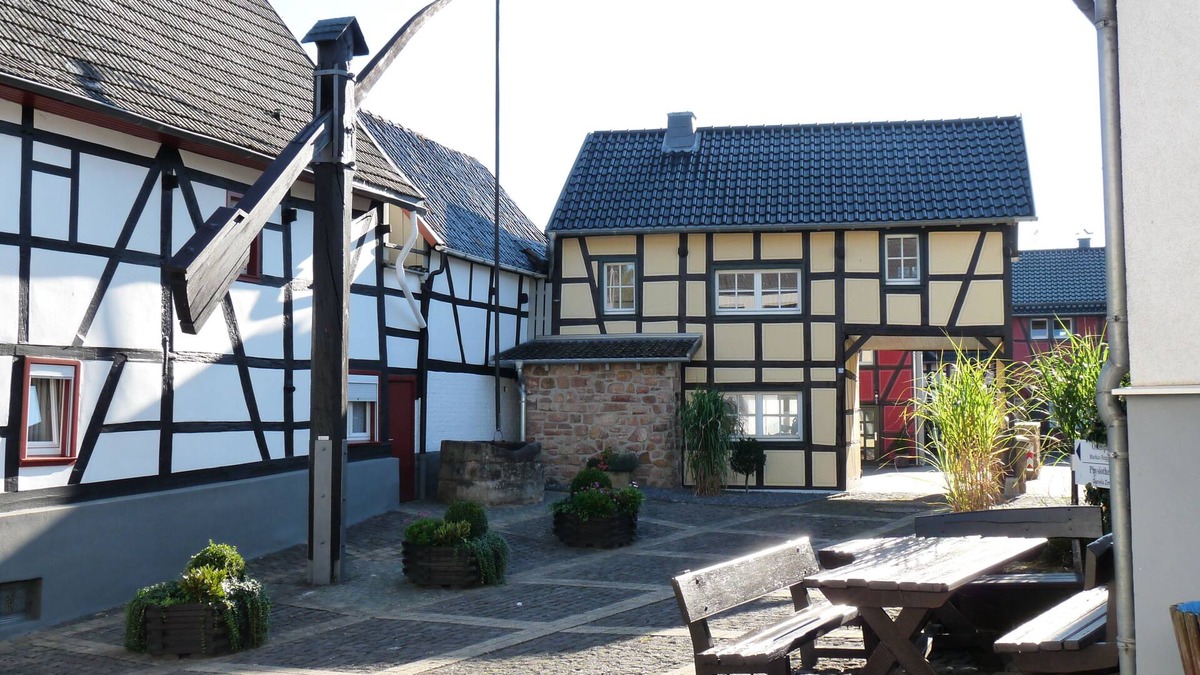 Nothen Other | stylish and cozy living in Tudor style house right in the historic Ziehbrunnen