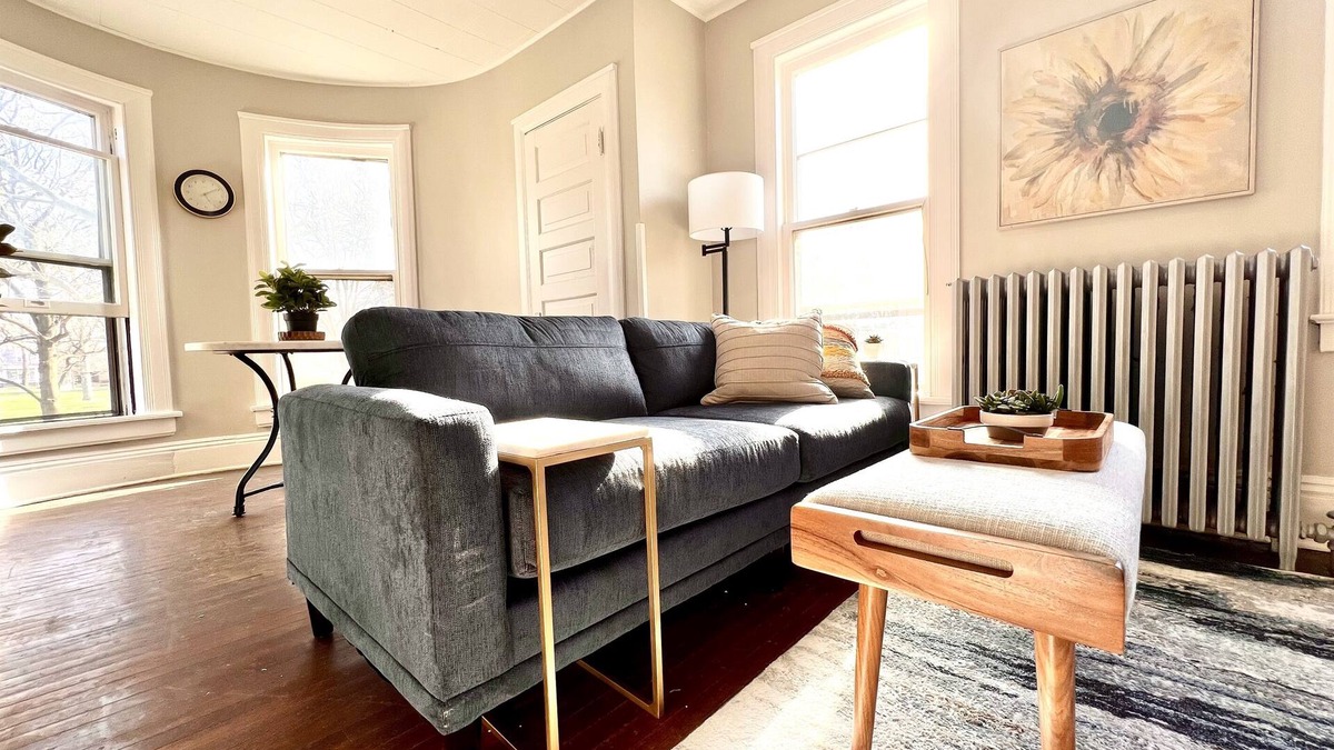 Bloomington Apartment | Stylish and comfortable, Central Location, Views of Franklin Park, Quiet & Cozy!