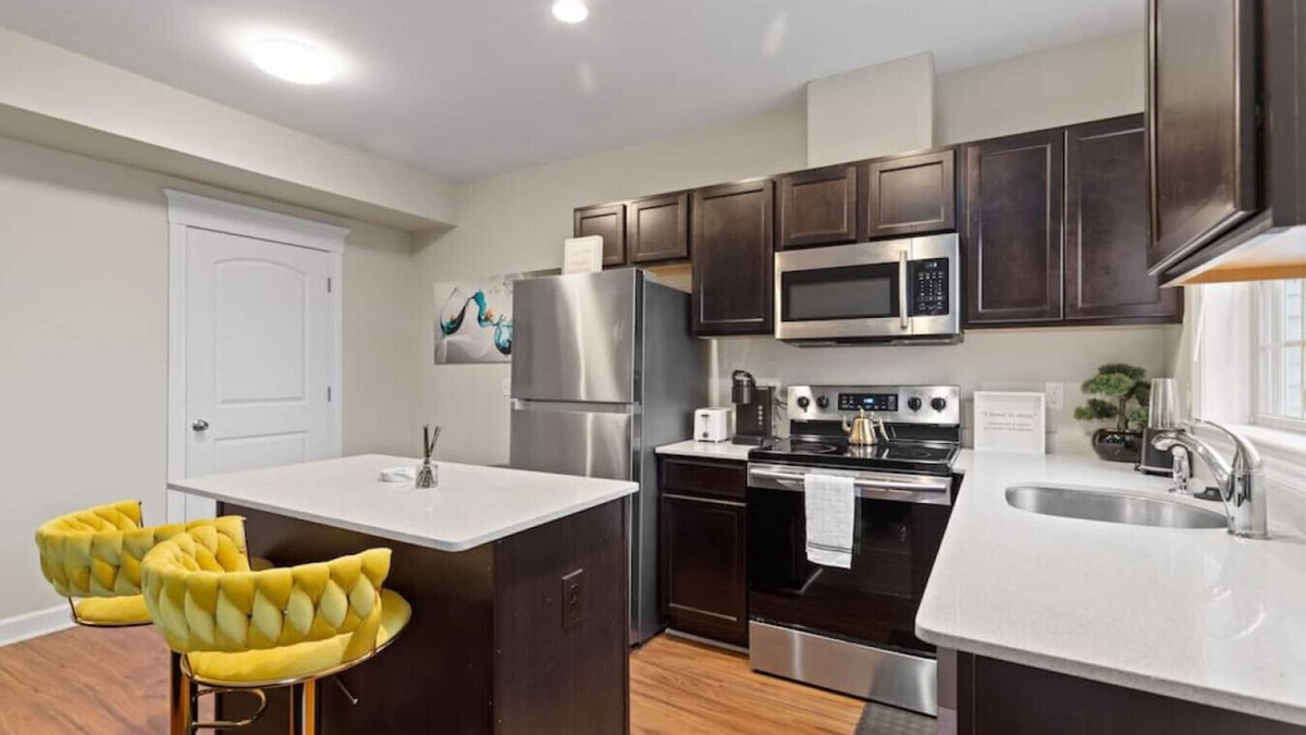 Detroit Apartment | Stylish and Comfortable 1-BR in the Heart of Detroit