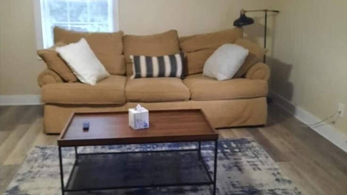 Fifeville House | Stylish and Convenient with WiFi & Fenced yard