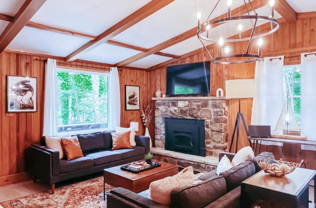 Gouldsboro House | Stylish and Cozy Cabin, Walking Distance to Big Bass Lake